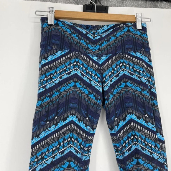 Alo Soft airbrushed teal blue chevron crop legging - Picture 5 of 10